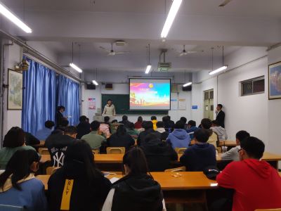 支部负责人上台答辩1